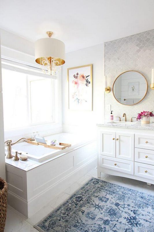 Thiết kế phòng tắm theo phong cách nhẹ nhàng có thể bao gồm sự kết hợp giữa màu sắc nhẹ nhàng và các vật dụng để tạo nên một không gian thoải mái. Những màu sắc như trắng, xanh lá cây, hồng, vàng, tím có thể được sử dụng để tạo nên một không gian sống sống. Các vật dụng như các bồn tắm, bồn rửa, bồn cầu, phòng tắm, bồn xịt, bồn tắm để tạo nên một không gian thoải mái. Sự trang trí như các bức tranh, đèn, gương, đồ trang trí cũng có thể được sử dụng để tạo nên một không gian thân thiện.